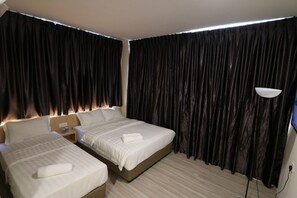 Desk, iron/ironing board, free WiFi, bed sheets - Place2stay Campus Hub (Kota Samarahan)
