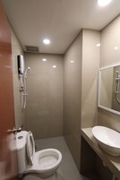 Ducha, artículos de higiene personal gratuitos y secador de pelo