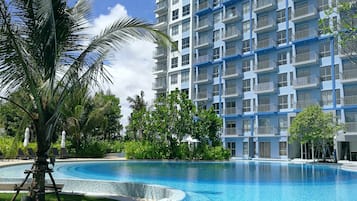 2 outdoor pools, pool umbrellas, sun loungers