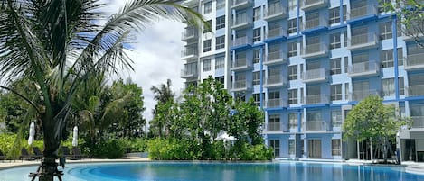 2 outdoor pools, pool umbrellas, sun loungers