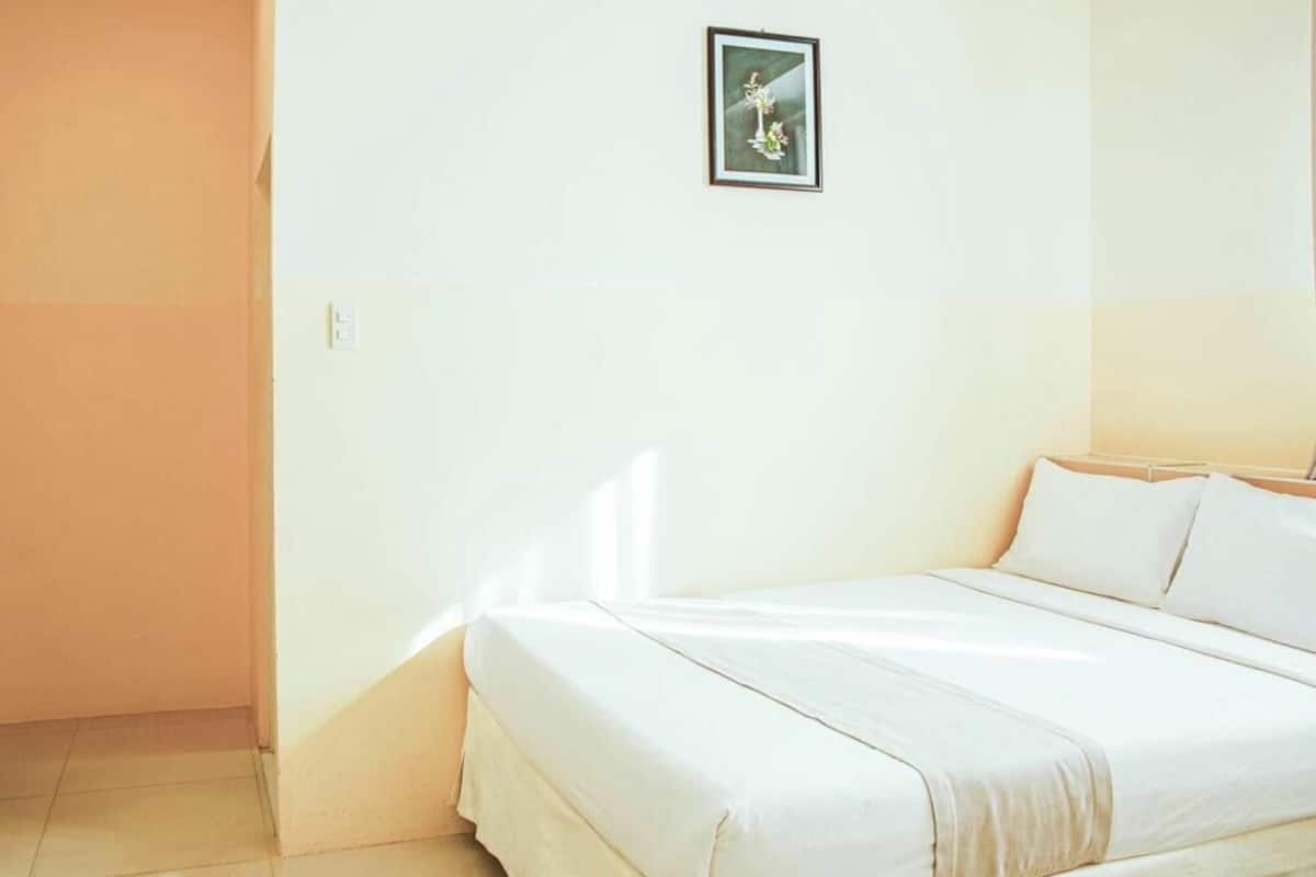 Minibar, desk, soundproofing, free WiFi