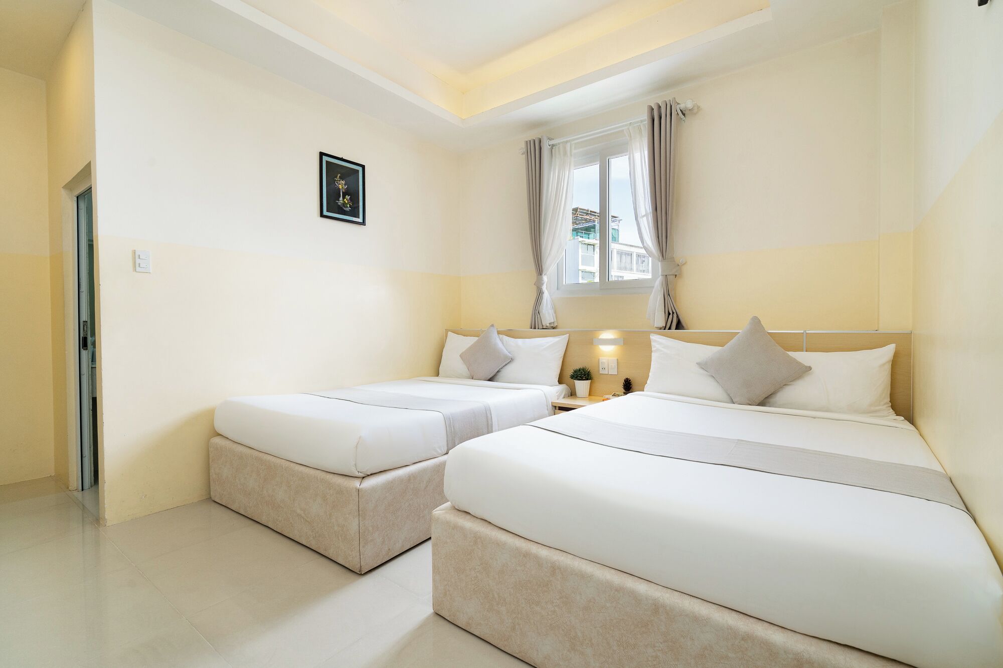 Minibar, desk, soundproofing, free WiFi