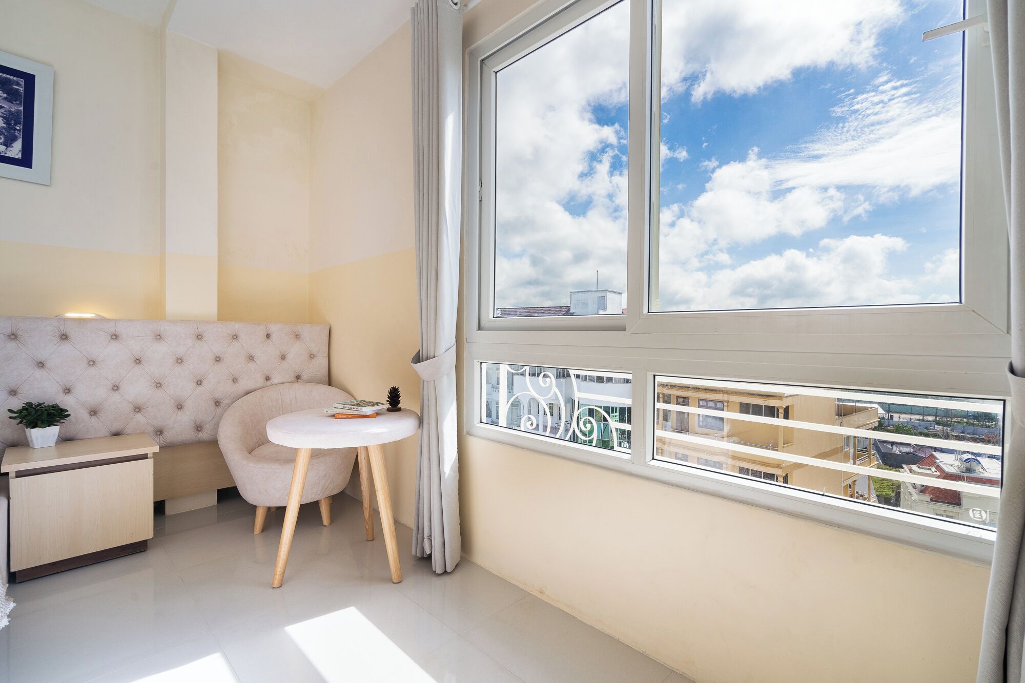 Minibar, escritorio, sistema de insonorización y wifi gratis 