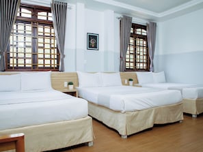 Familierom, flere senger | Minibar, skrivebord, lydisolert og wi-fi (inkludert)