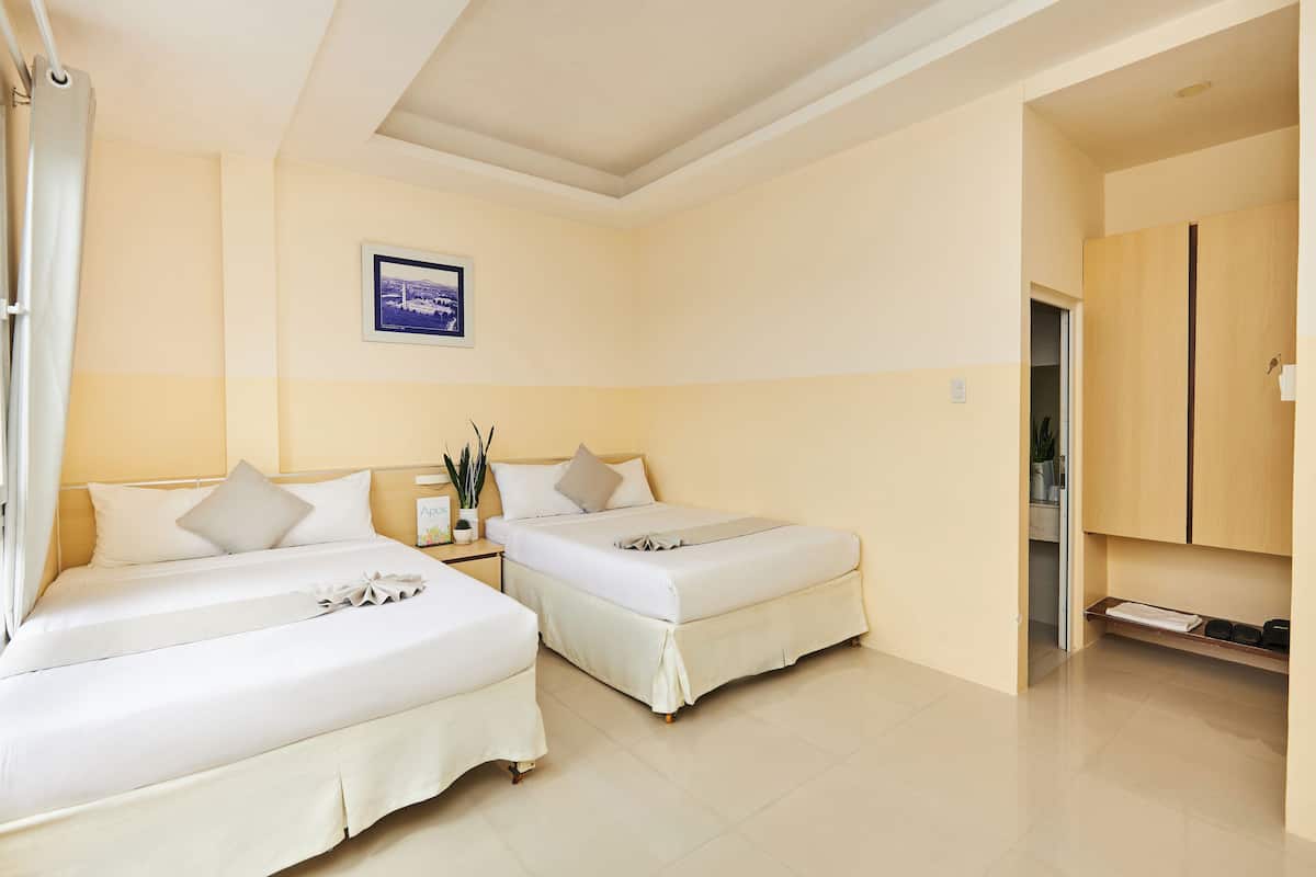 Minibar, desk, soundproofing, free WiFi