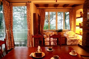 Villa, 5 Schlafzimmer, Seeblick | Zimmerausstattung