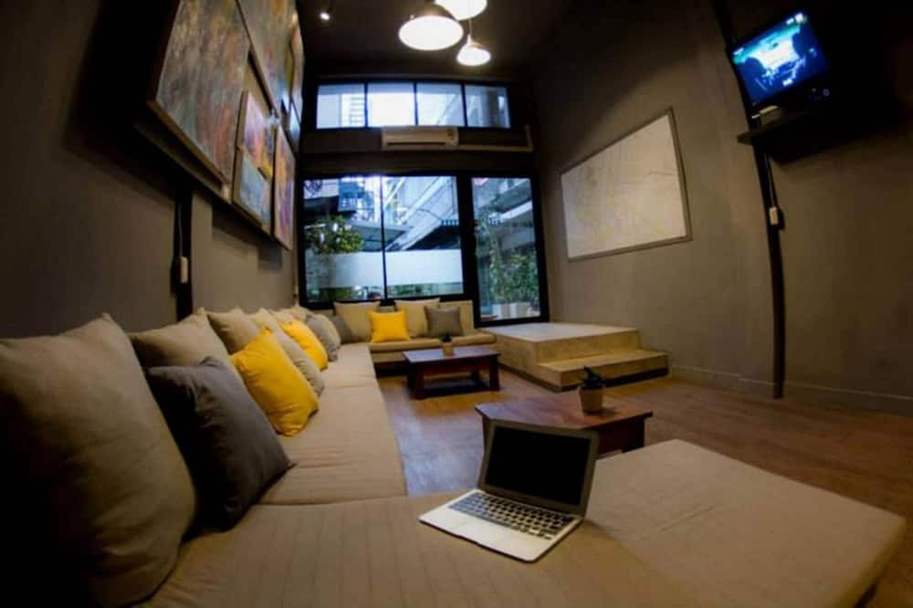 In A Box Hostel
