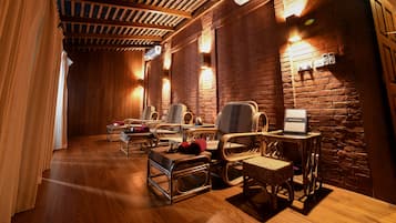 Massage Thái, tẩy tế bào chết