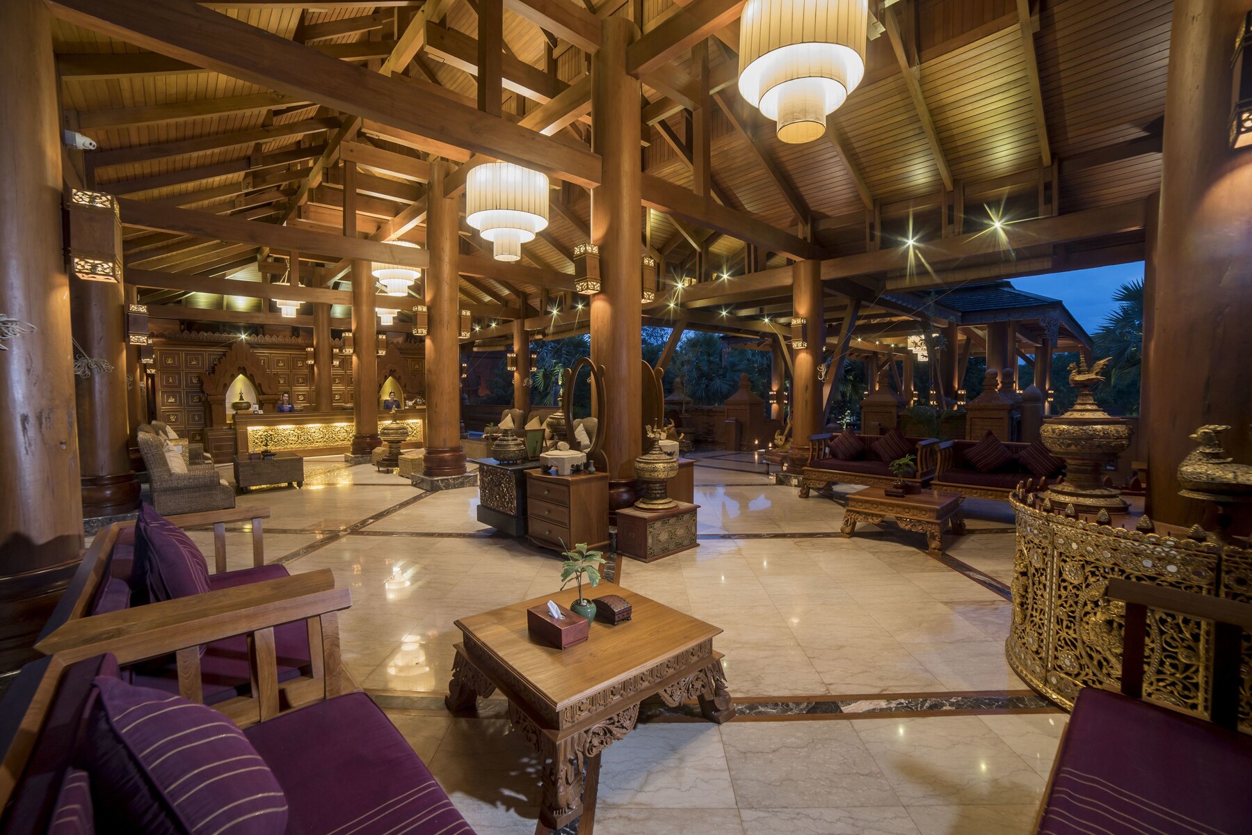 Lobby lounge