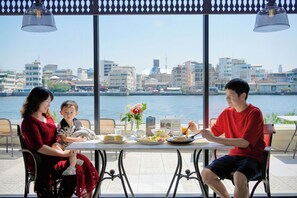 Daily cooked-to-order breakfast for a fee - Amdaeng Bangkok Riverside Hotel (Bangkok)