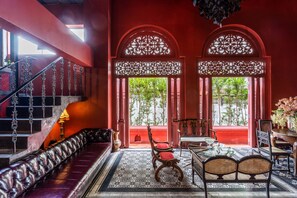 Lobby sitting area - Amdaeng Bangkok Riverside Hotel (Bangkok)