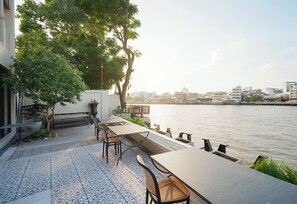 Breakfast, lunch, dinner and brunch served - Amdaeng Bangkok Riverside Hotel (Bangkok)