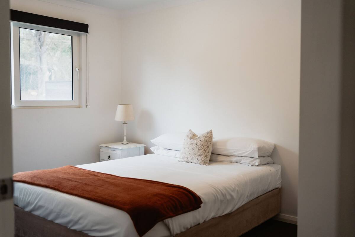 Apartment (Self Contained Apartment #4 Top Floor) | 2 Schlafzimmer, hochwertige Bettwaren, schallisolierte Zimmer