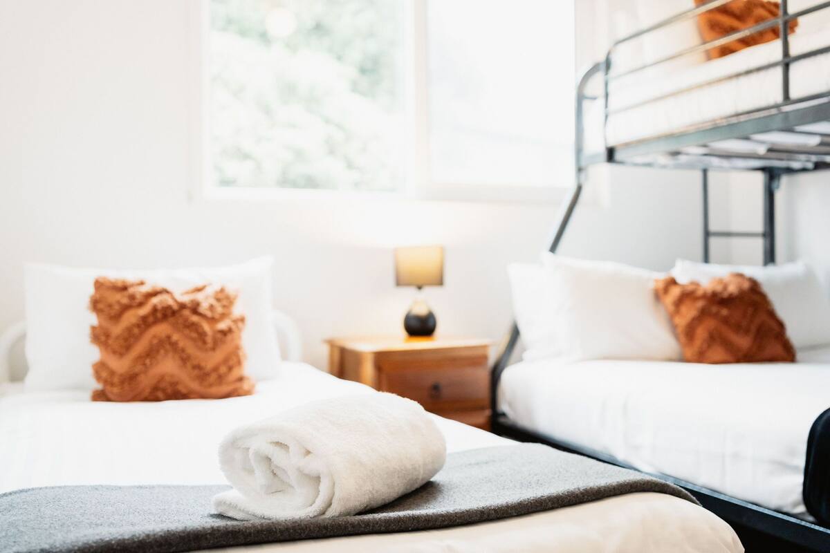 2 Schlafzimmer, hochwertige Bettwaren, schallisolierte Zimmer