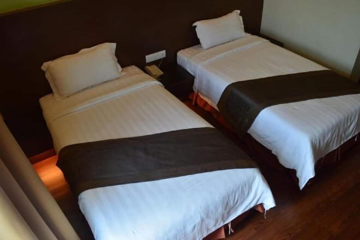 Minibar, escritorio, tabla de planchar con plancha y wifi gratis