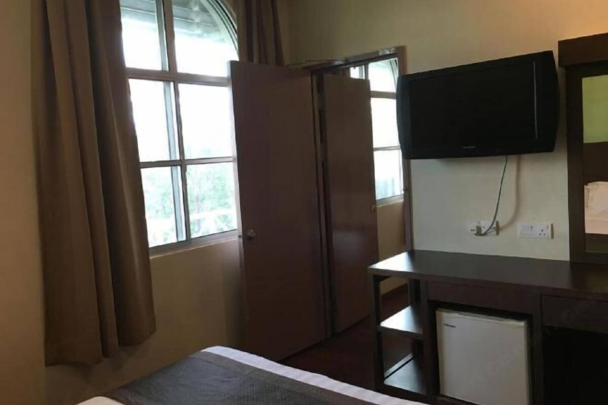 Minibar, desk, iron/ironing board (on request), free WiFi