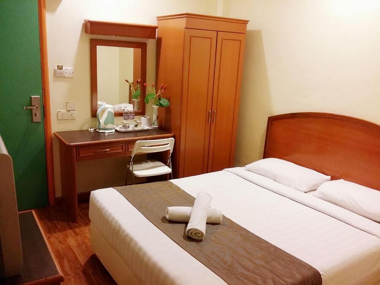 minibar, desk, iron/ironing board, free wifi