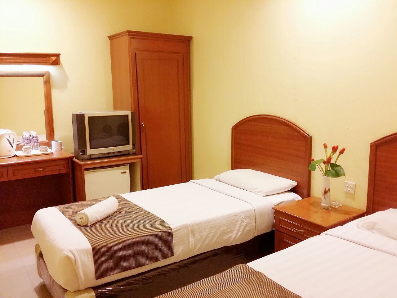 deluxe twin | minibar, desk, iron/ironing board, free wifi