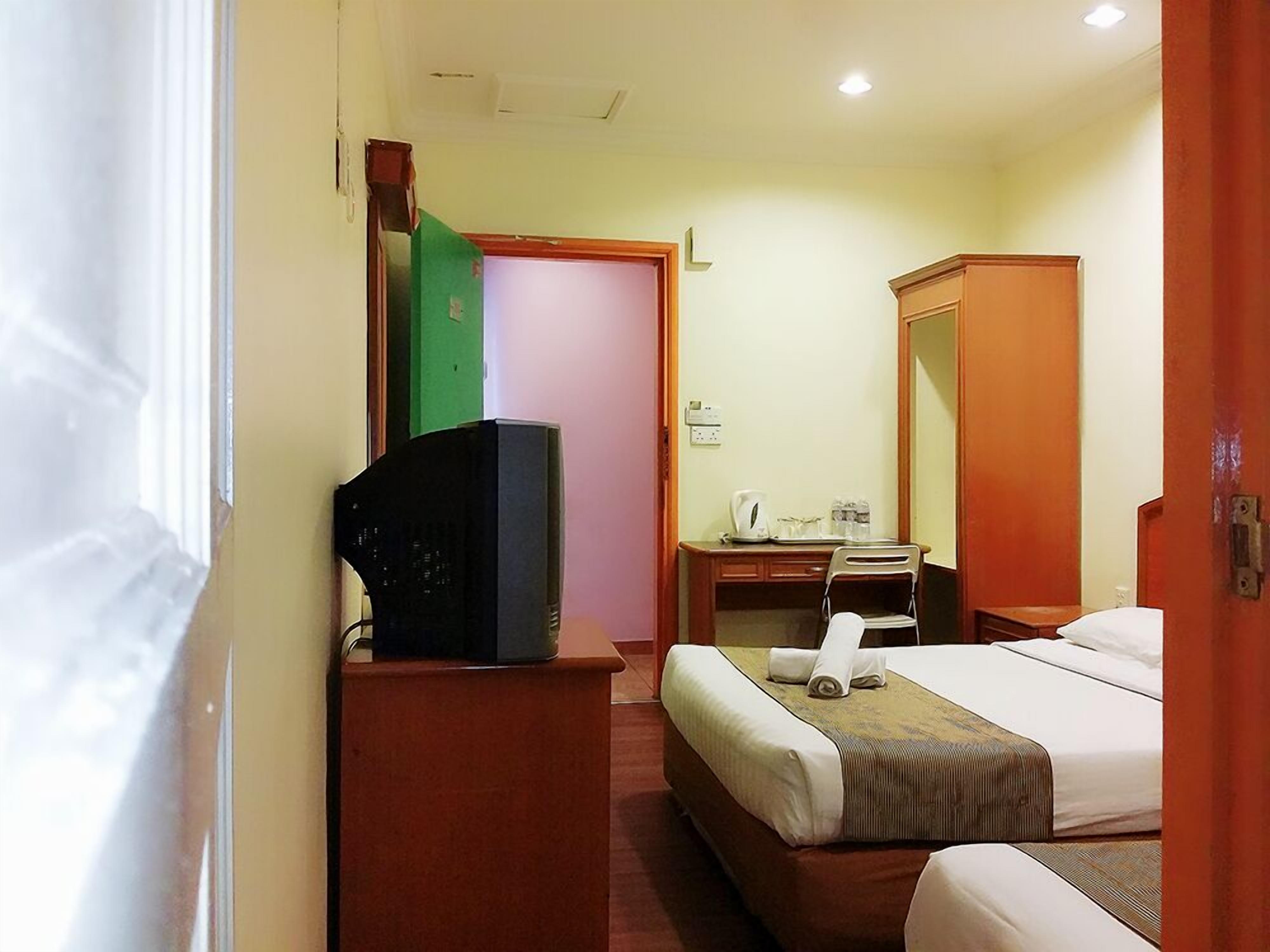 deluxe twin | minibar, desk, iron/ironing board, free wifi