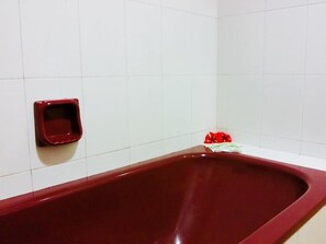 Shower, free toiletries, hair dryer, towels - Global Hotel (Labuan)