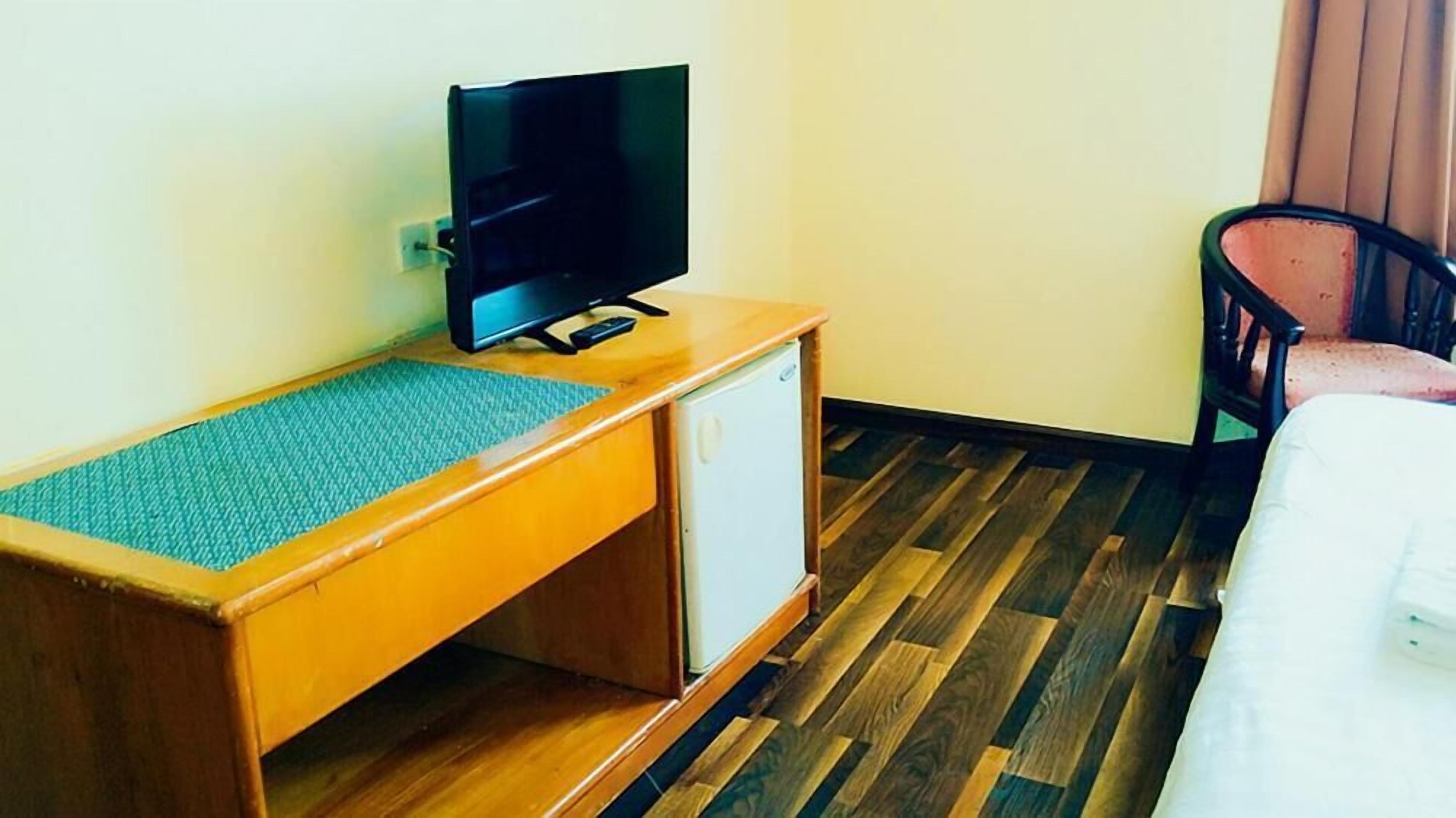 minibar, desk, iron/ironing board, free wifi