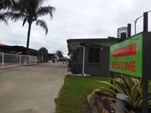 Front of property - Dalby Parkview Motel (Dalby)
