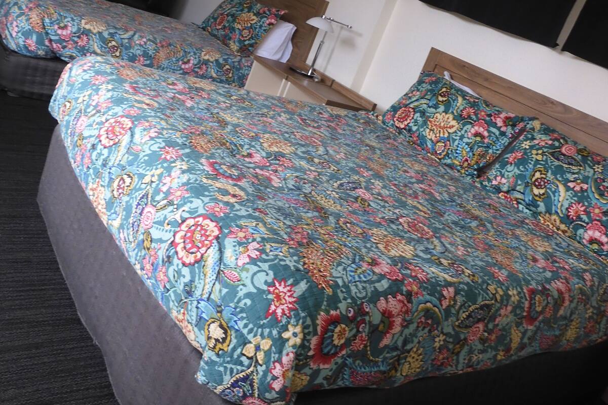 Executive Queen + Single Room | Desk, laptop workspace, soundproofing, free WiFi