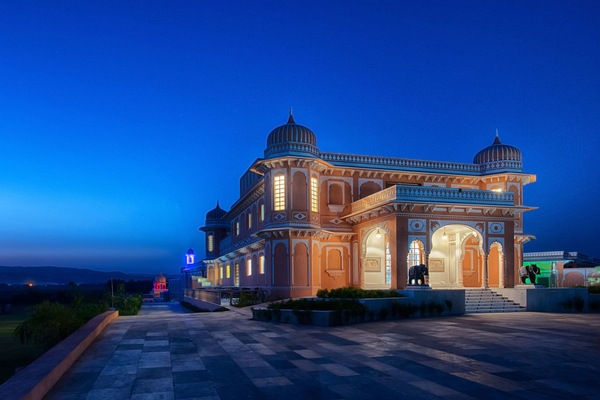 Depan hartanah - siang/malam