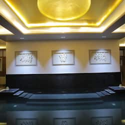 Indoor spa tub
