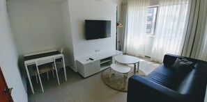 Business-Apartment | Wohnzimmer | 40-Zoll-Fernseher mit Digitalempfang, Netflix