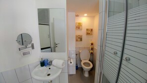 Basic Apartment, 1 Bedroom, Kitchen | Bathroom | Shower, free toiletries, hair dryer, towels - Begin19 Apartment Hotel (Tel Aviv)