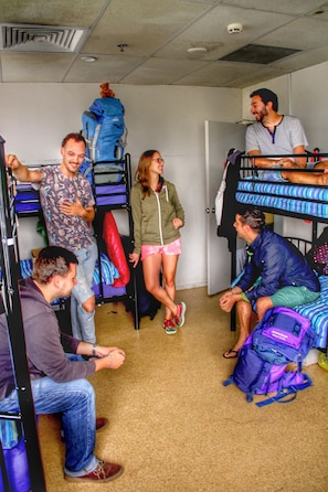 Coffres-forts dans les chambres, Wi-Fi gratuit, draps fournis