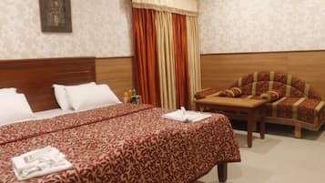 Royal Suite, 1 Bedroom | 1 bedroom, premium bedding, desk, rollaway beds