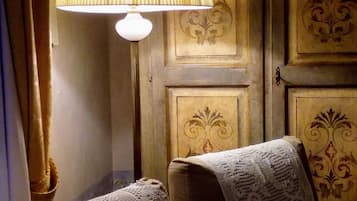 Suite empresarial, 1 habitación, vista a la montaña (Giovanna) | Área de sala de estar | Televisión