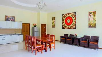 4-Bedroom with Private Pool | Borðhald á herbergi eingöngu