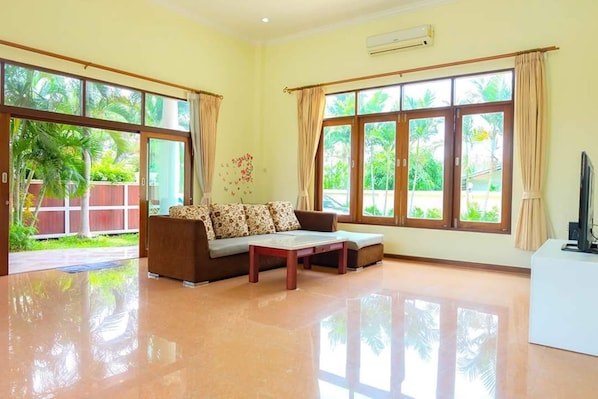 4-Bedroom with Private Pool  | Living room