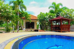 4-Bedroom with Private Pool  | Terraço/pátio