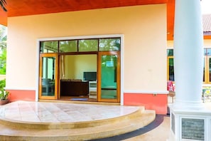 4-Bedroom with Private Pool  | Terrace/patio