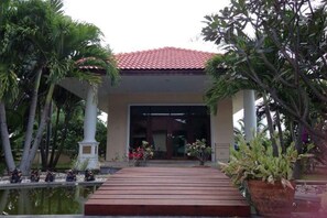 4-Bedroom with Private Pool  | Terrass/Patio