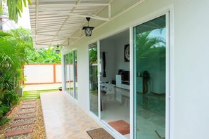 3-Bedroom Villa with Private Pool  | Terrasse/Patio