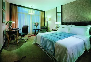 Minibar, in-room safe, desk, blackout curtains - Dongguan Silverworld Garden Hotel (Dongguan)