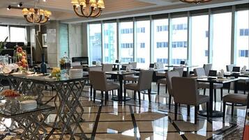 Breakfast, lunch, dinner served; local and international cuisine