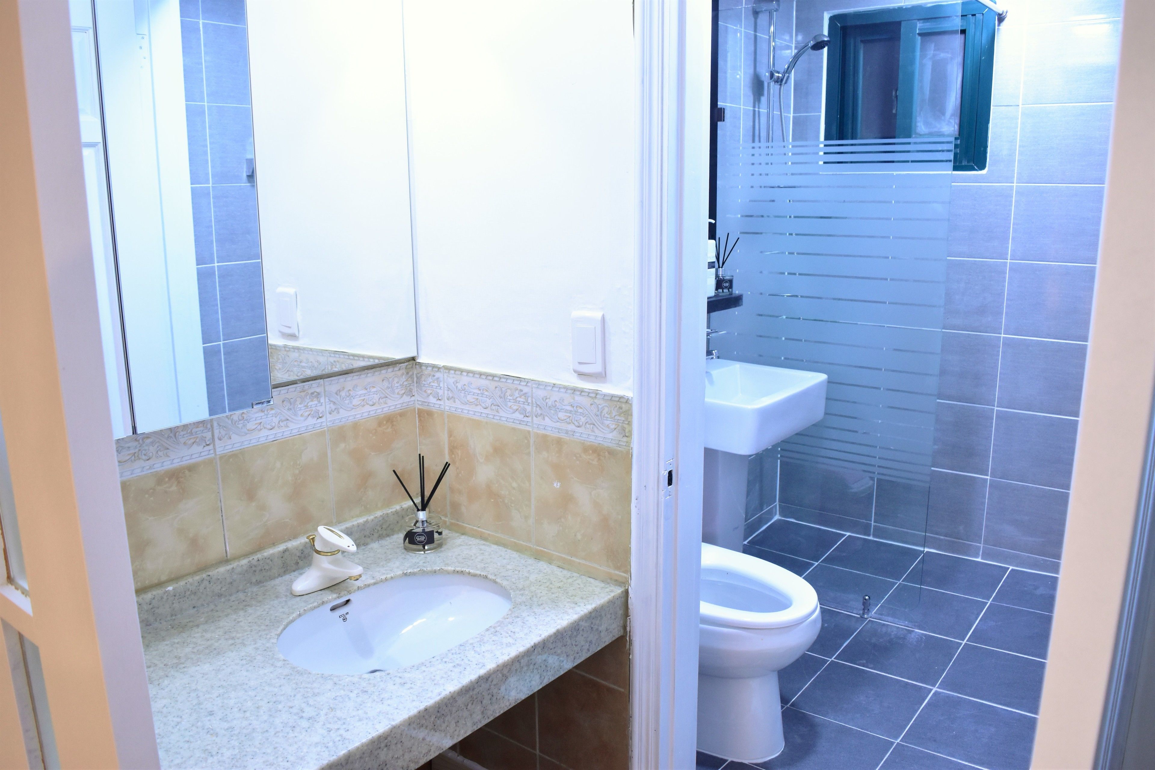 Room (3 Floor Party Room) | Bathroom | Shower, towels