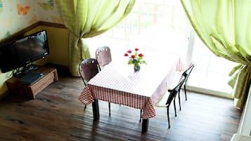 Duplex (for 4 people) | In-room dining