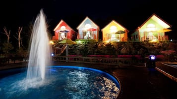 2 piscines extérieures