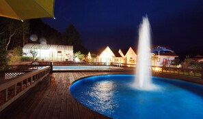 2 outdoor pools