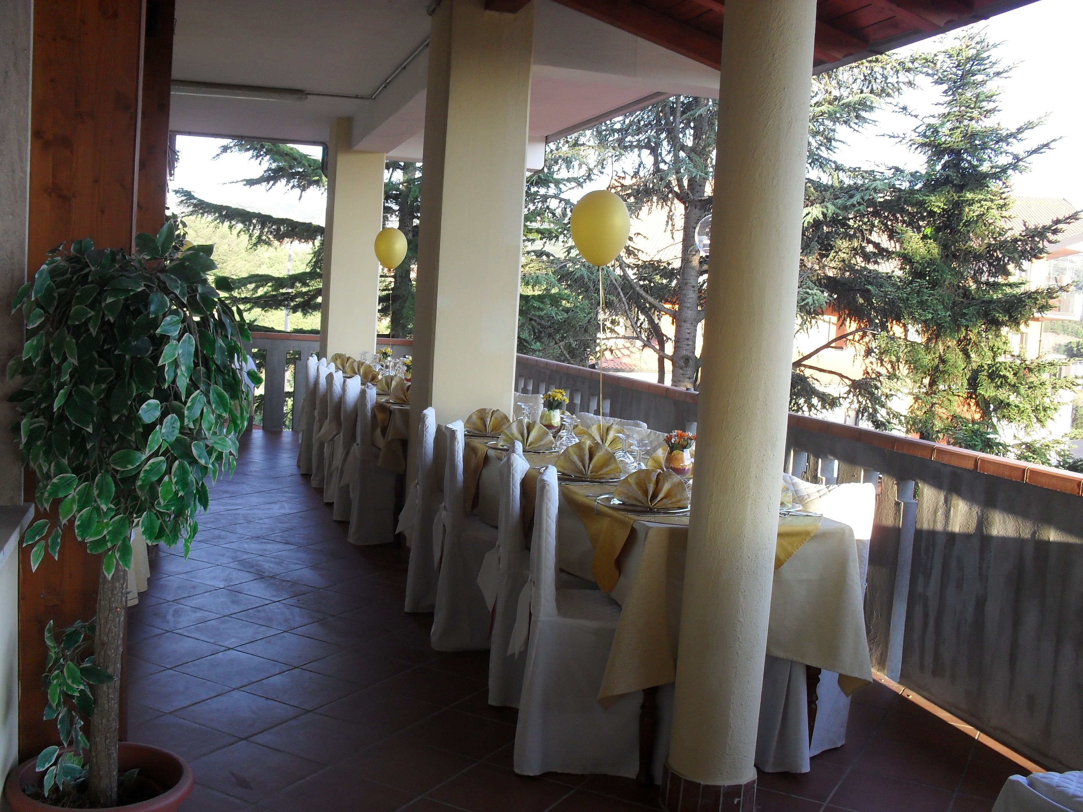 Mittagessen, Abendessen, mediterrane Küche, Speisen im Freien 