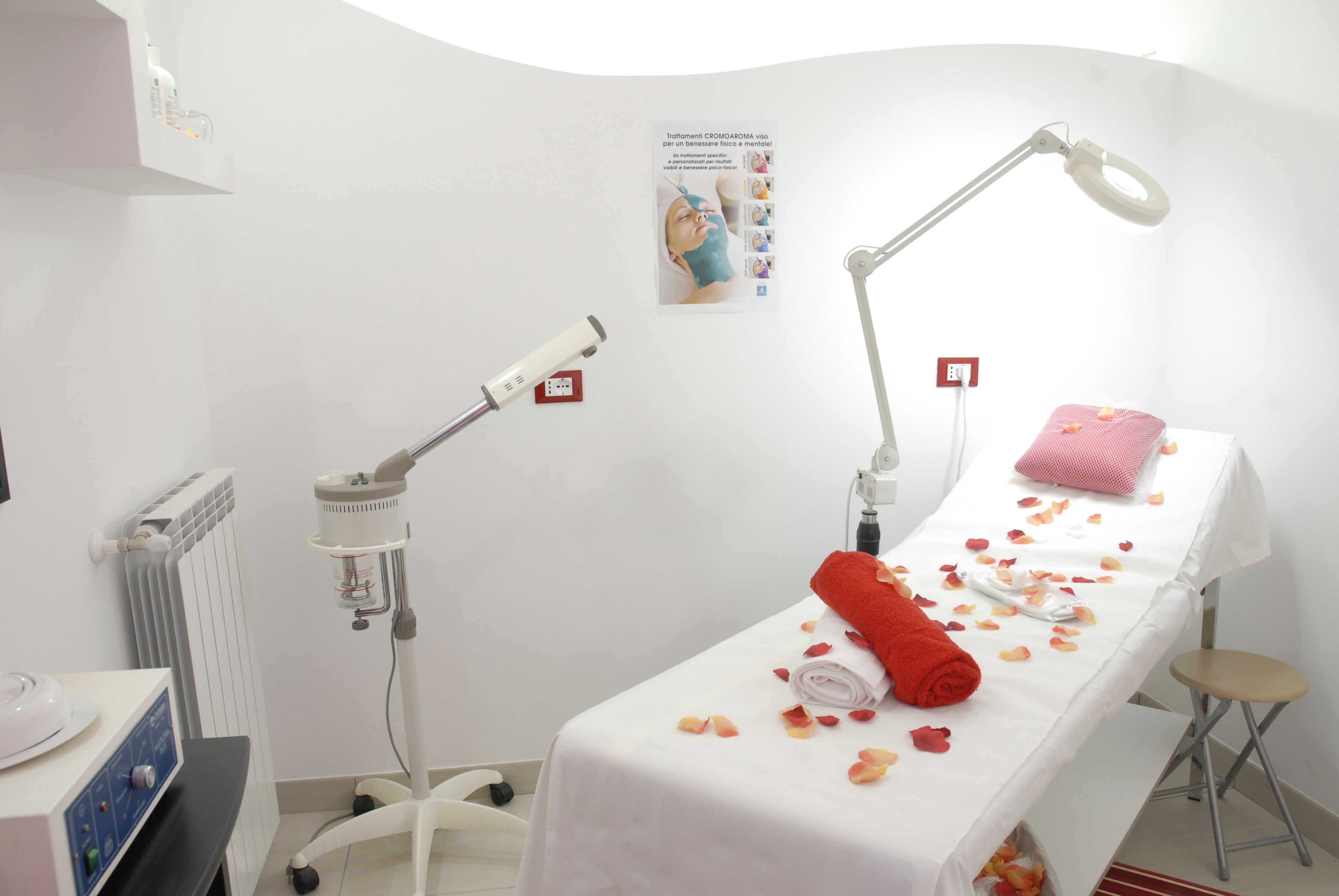 Phòng tắm hơi, phòng trị liệu/massage, chăm sóc móng tay/chân 