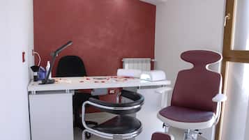 Sauna, salas de tratamientos o masajes, manicura y pedicura