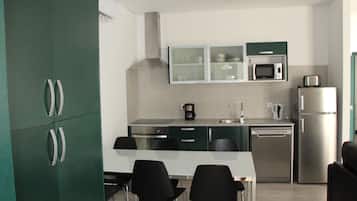 Deluxe Duplex, 2 Bedrooms | Private kitchen
